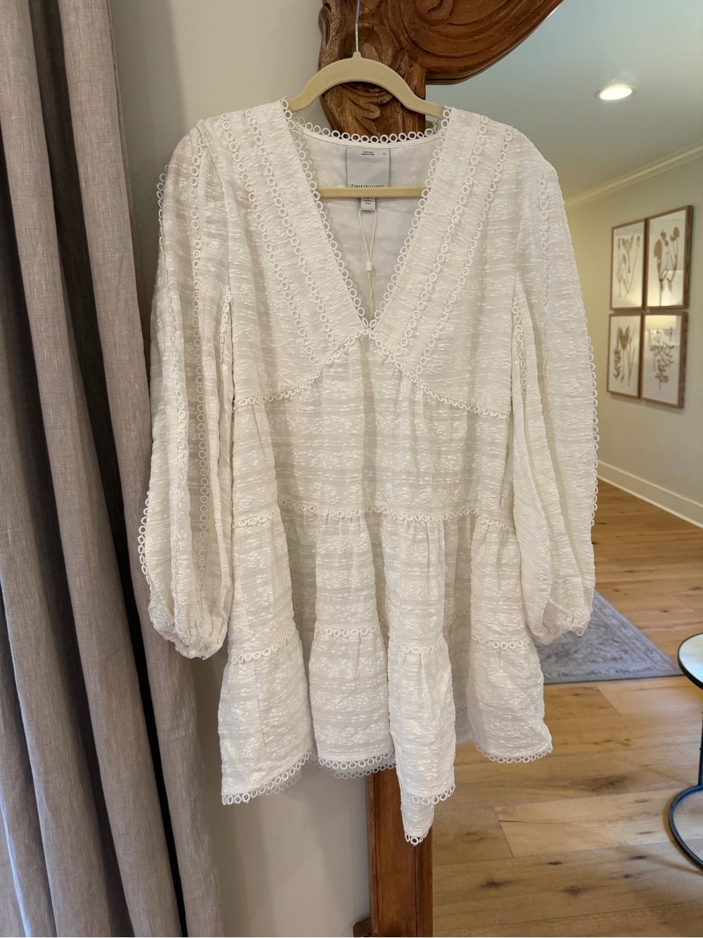 ✨C/MEO COLLECTIVE Designer White Lace-Trim Mini Dress with V-Neck ✨